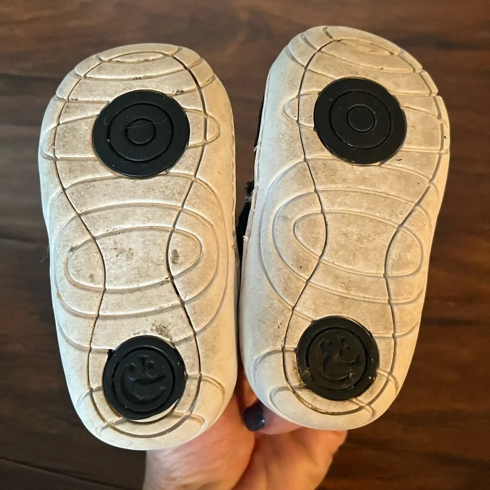 Stride Rite Alec Black Velcro Shoes-Size 4